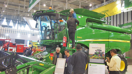 約翰迪爾亮相第七屆中國(江蘇)國際農(nóng)業(yè)機械展覽會